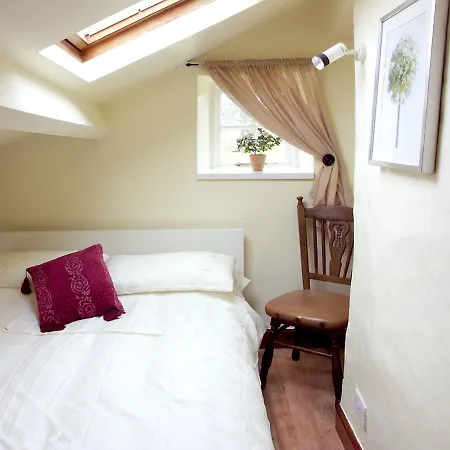 Hollyside Cottage, York *